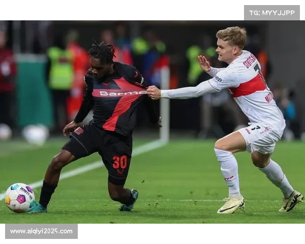 勒沃库森球员围成一圈庆祝大胜，团队凝聚力展现无遗